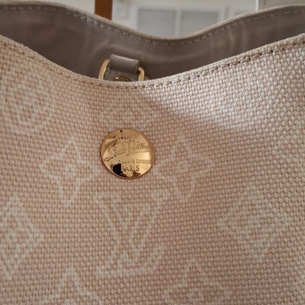 Louis Vuitton Cream Tote Bag - Picture 4 of 16
